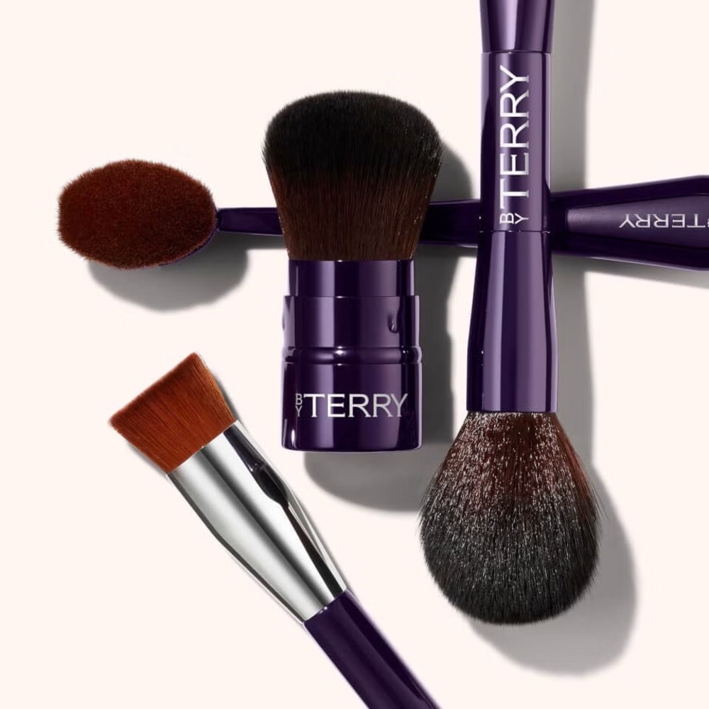 By Terry Black Kabuki Brush - Picture 4 of 5